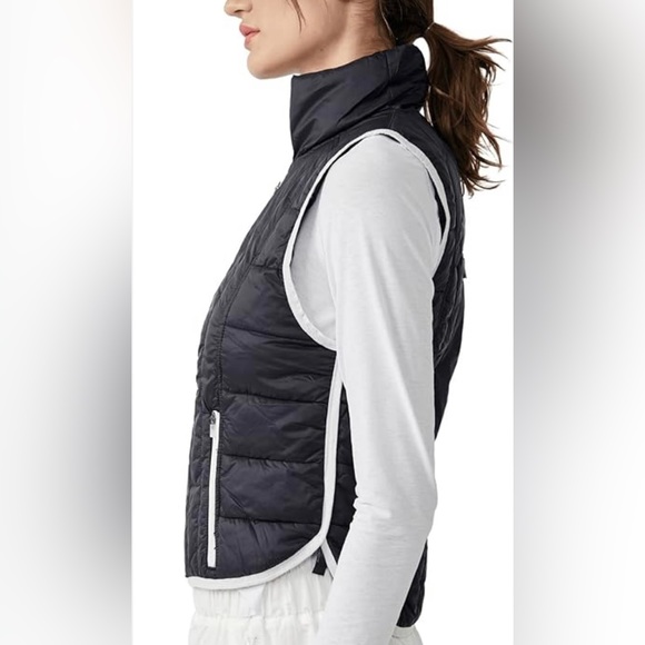 NWT Free People Run This Puffer Vest - Large - Picture 2 of 9